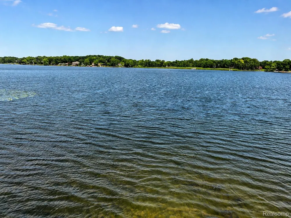 95 Hulbert Street White Lake Charter Township, MI 48386