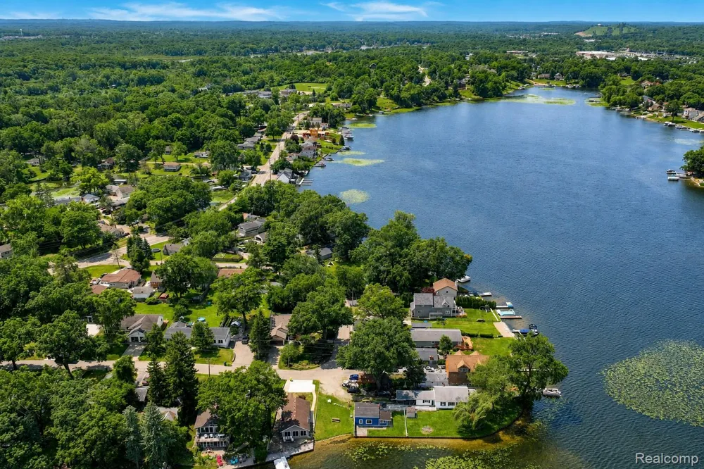 95 Hulbert Street White Lake Charter Township, MI 48386