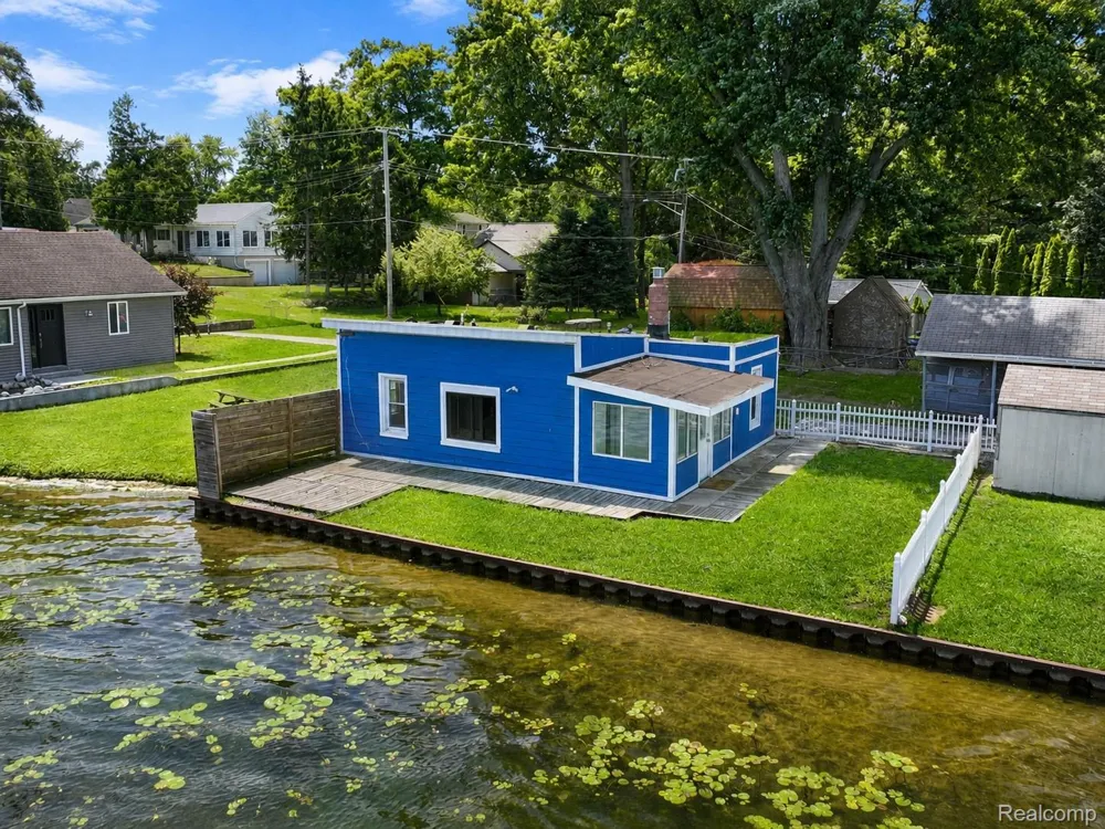 95 Hulbert Street White Lake Charter Township, MI 48386