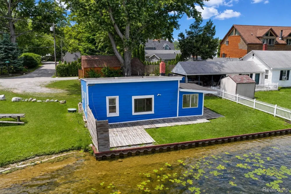 95 Hulbert Street White Lake Charter Township, MI 48386