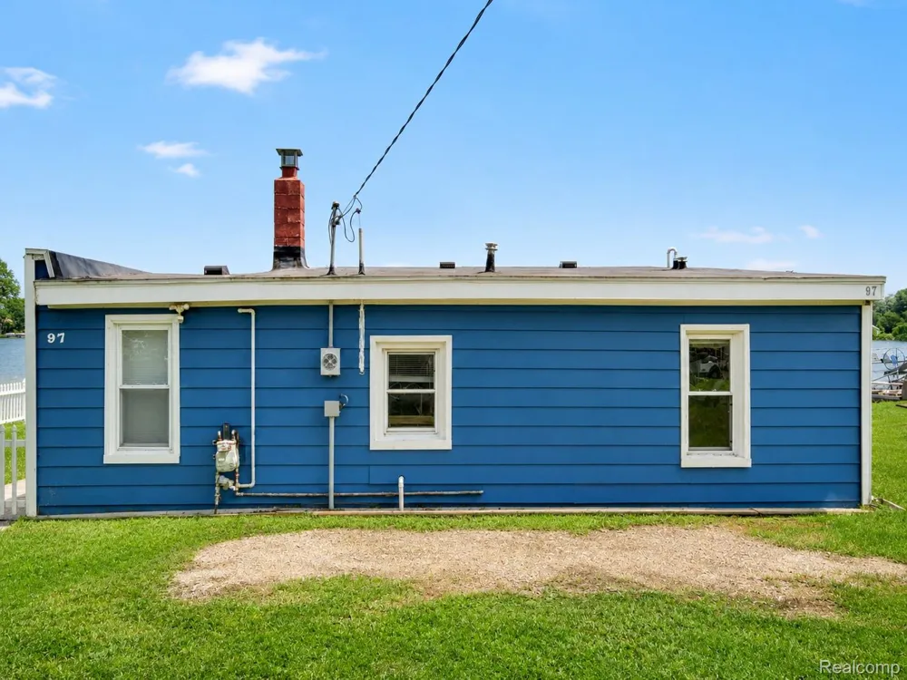 95 Hulbert Street White Lake Charter Township, MI 48386