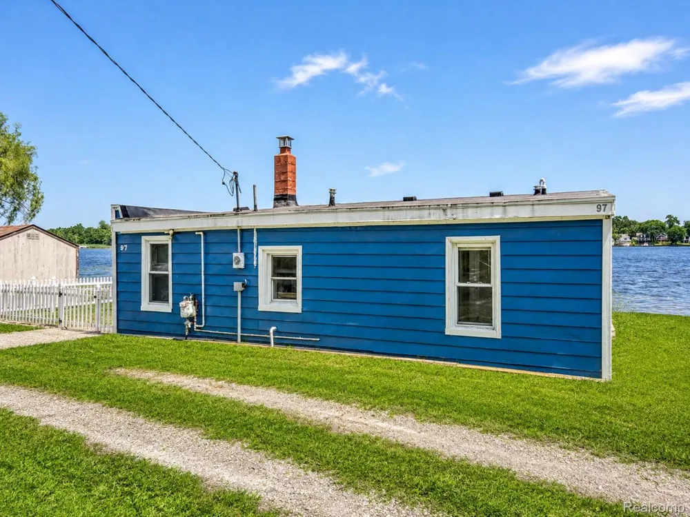 95 Hulbert Street White Lake Charter Township, MI 48386