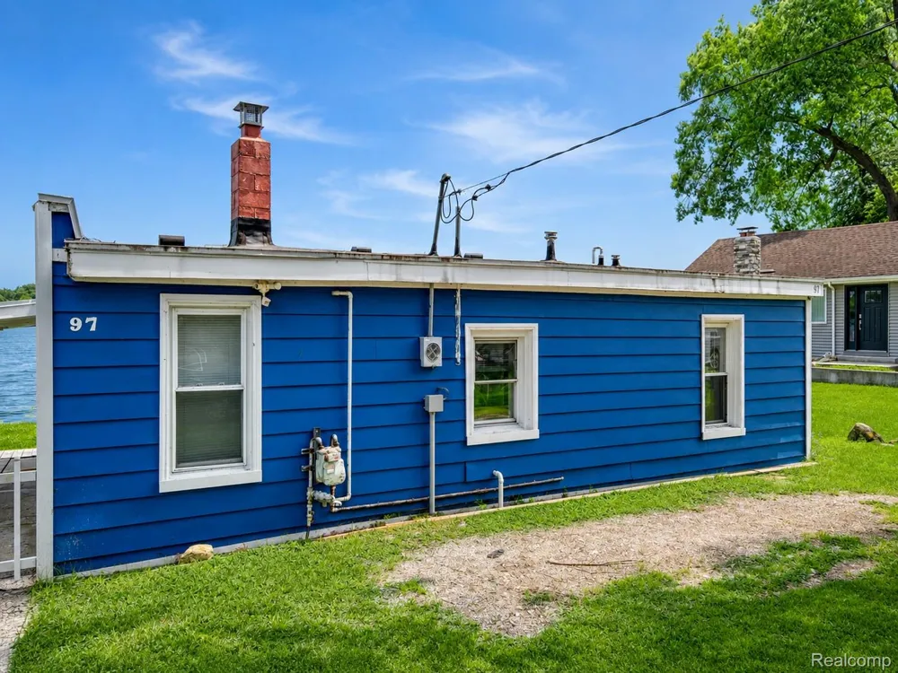 95 Hulbert Street White Lake Charter Township, MI 48386