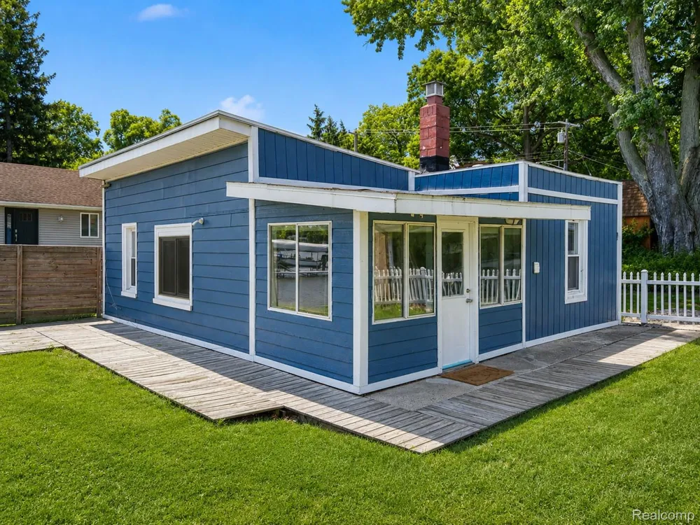 95 Hulbert Street White Lake Charter Township, MI 48386