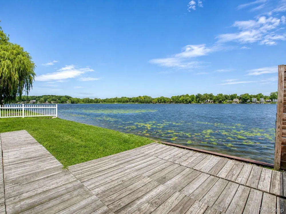 95 Hulbert Street White Lake Charter Township, MI 48386