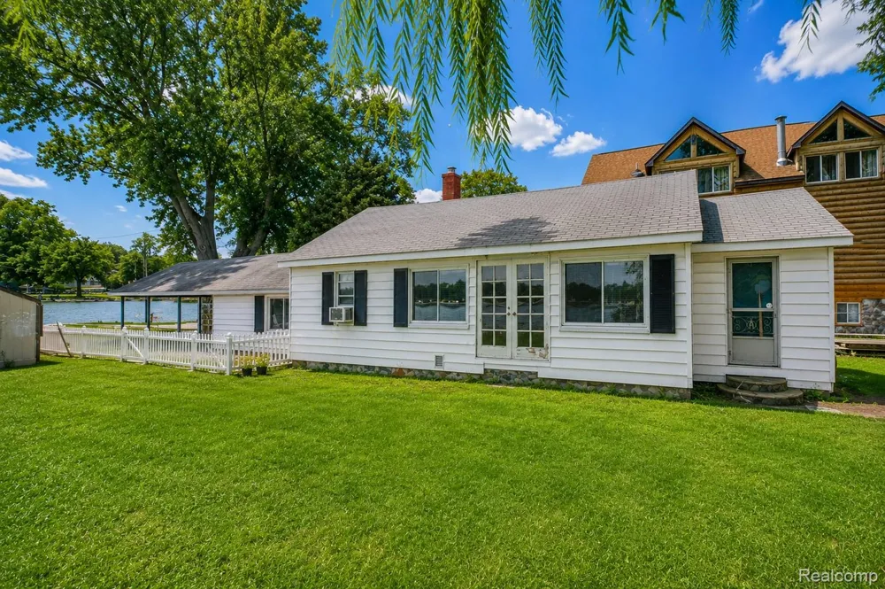 95 Hulbert Street White Lake Charter Township, MI 48386
