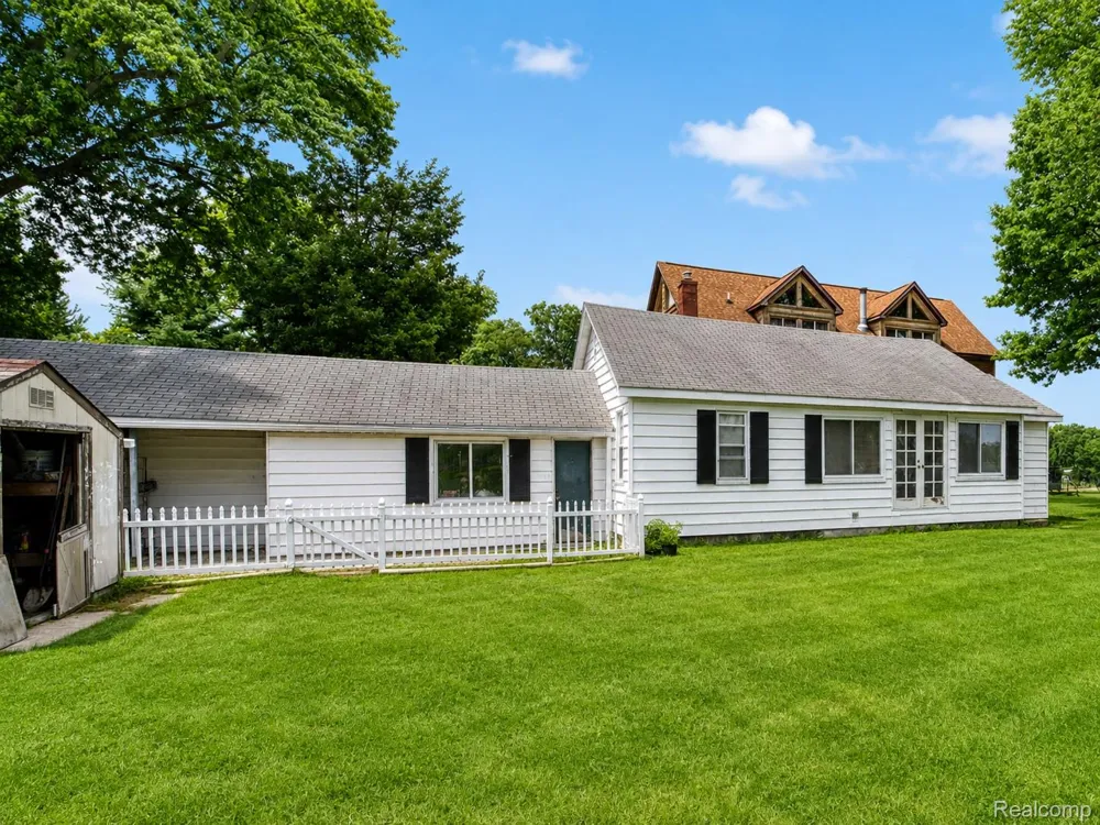 95 Hulbert Street White Lake Charter Township, MI 48386