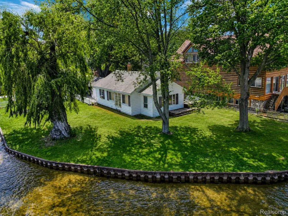 95 Hulbert Street White Lake Charter Township, MI 48386