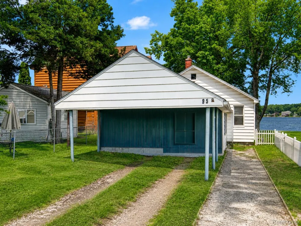 95 Hulbert Street White Lake Charter Township, MI 48386