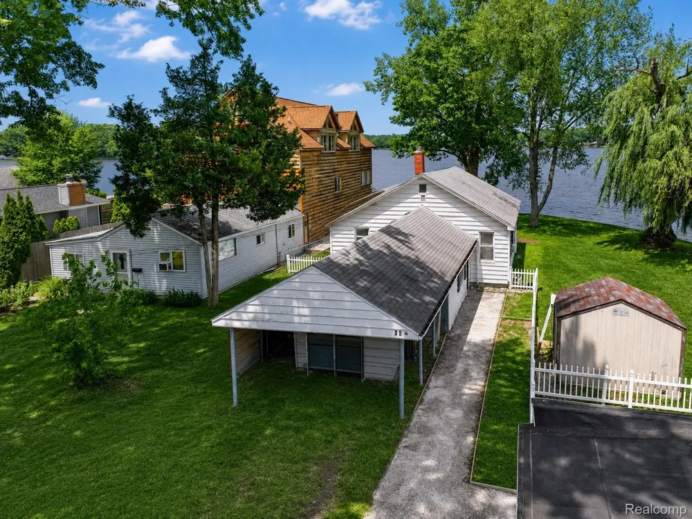 95 Hulbert Street White Lake Charter Township, MI 48386