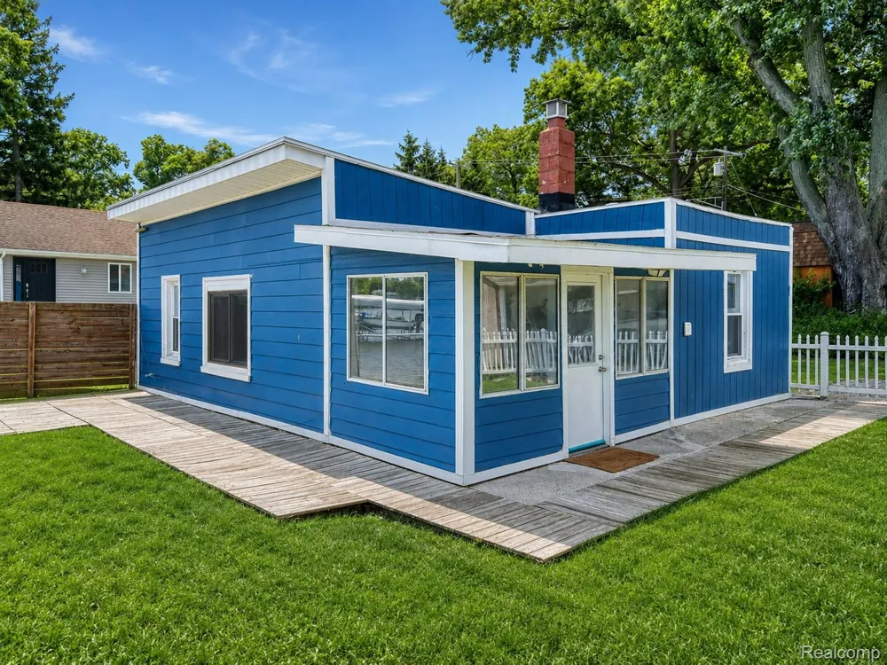 95 Hulbert Street White Lake Charter Township, MI 48386