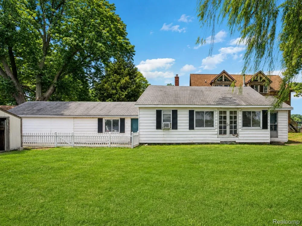 95 Hulbert Street White Lake Charter Township, MI 48386