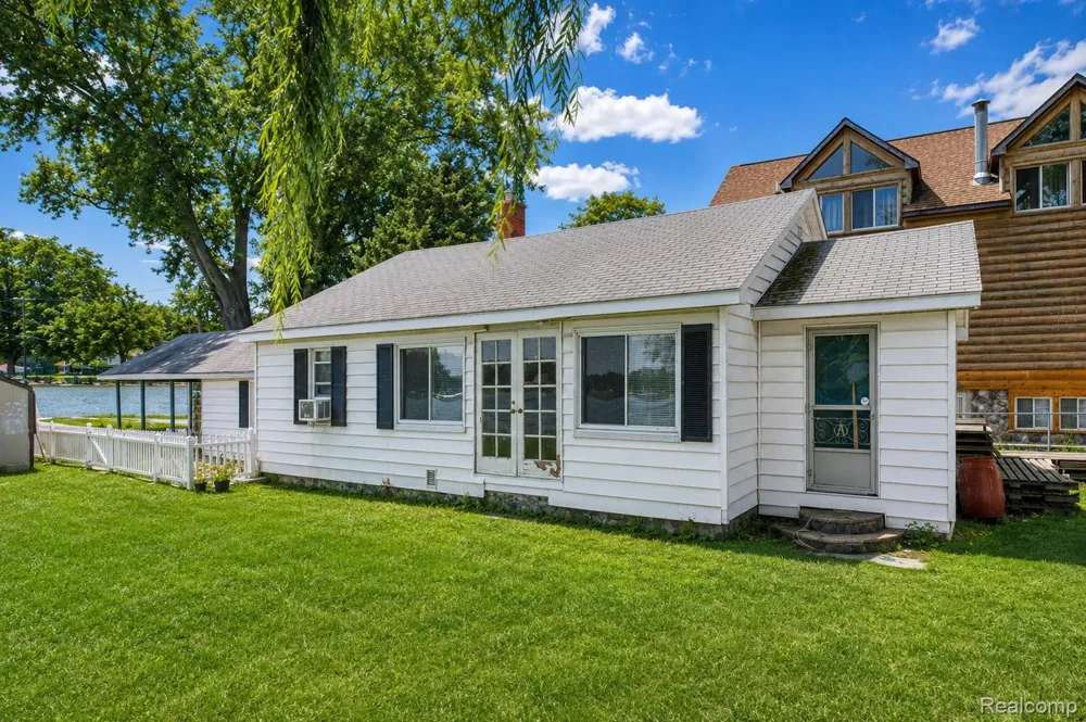 95 Hulbert Street White Lake Charter Township, MI 48386