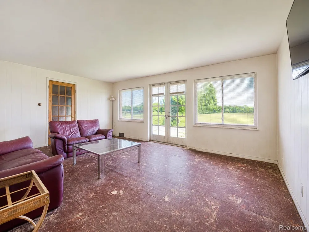 95 Hulbert Street White Lake Charter Township, MI 48386