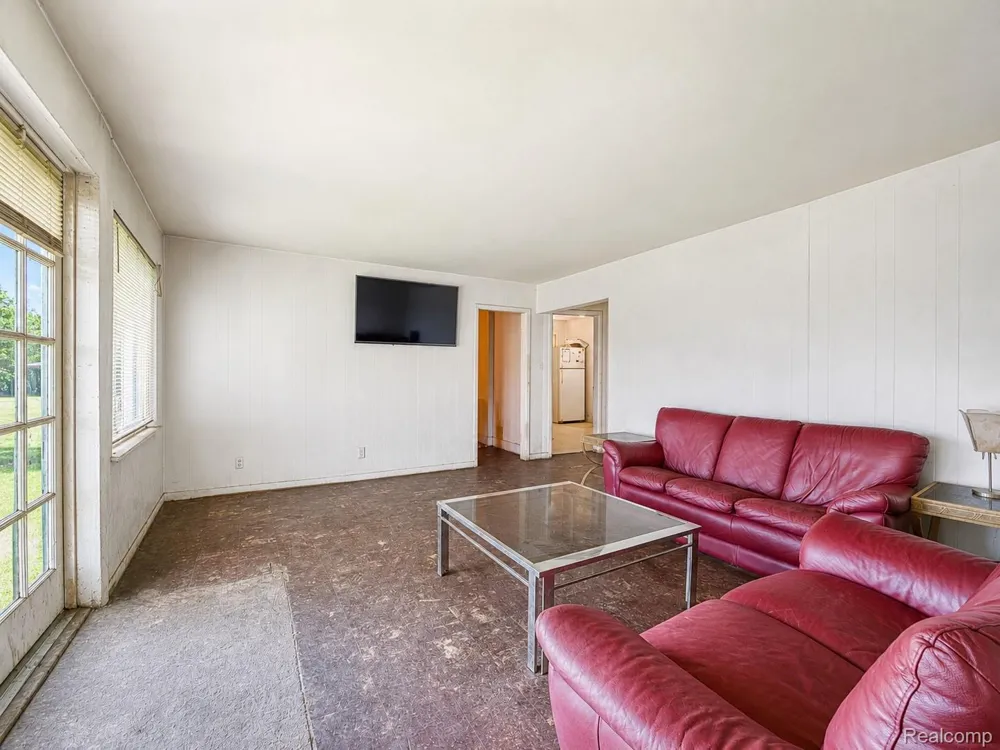 95 Hulbert Street White Lake Charter Township, MI 48386