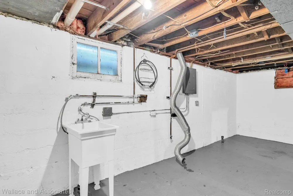 1222 Minnie Street Port Huron City, MI 48060
