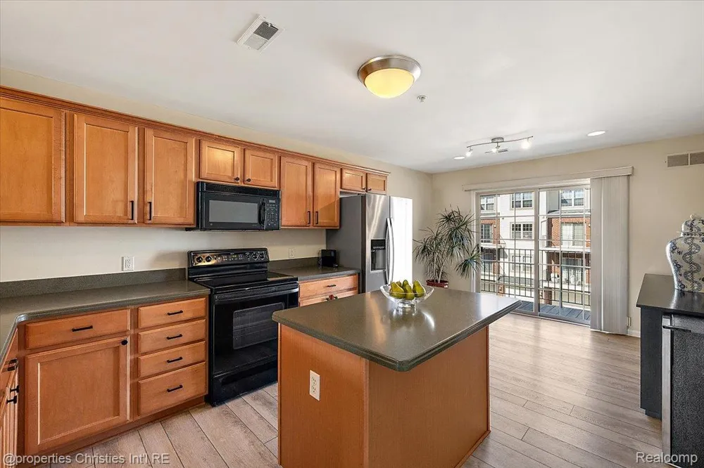1466 Ashford Court Troy City, MI 48084