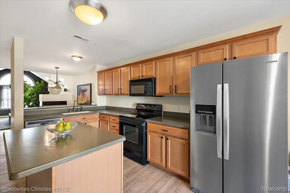 1466 Ashford Court Troy City, MI 48084