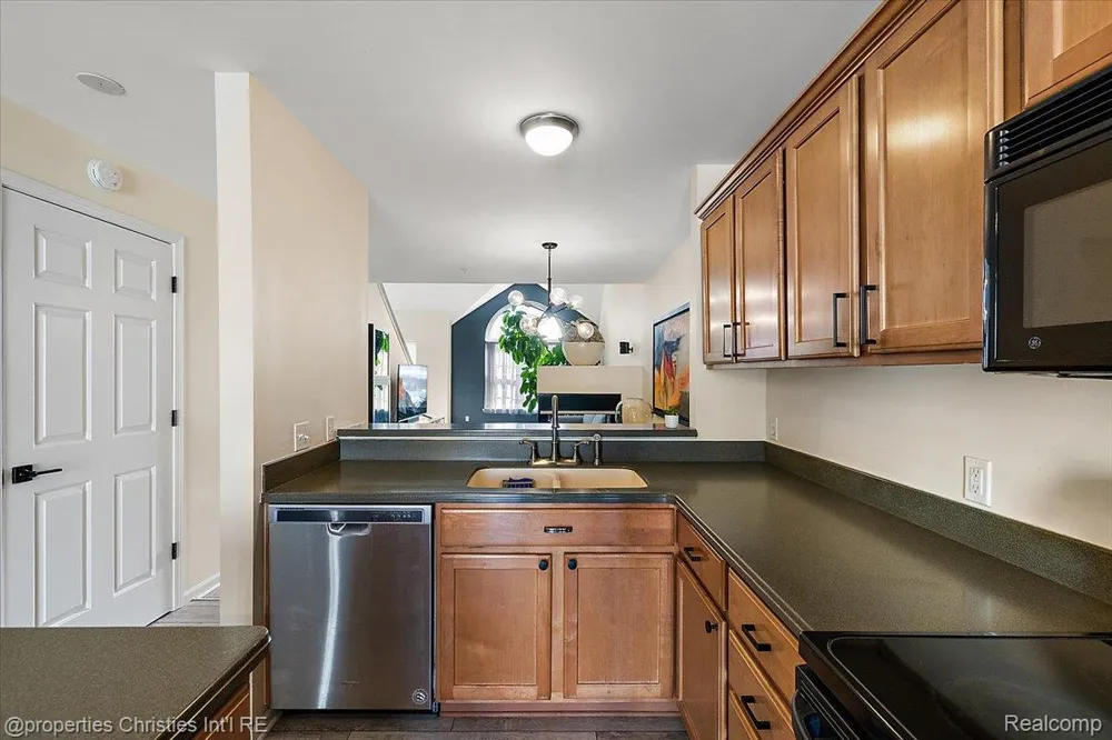1466 Ashford Court Troy City, MI 48084