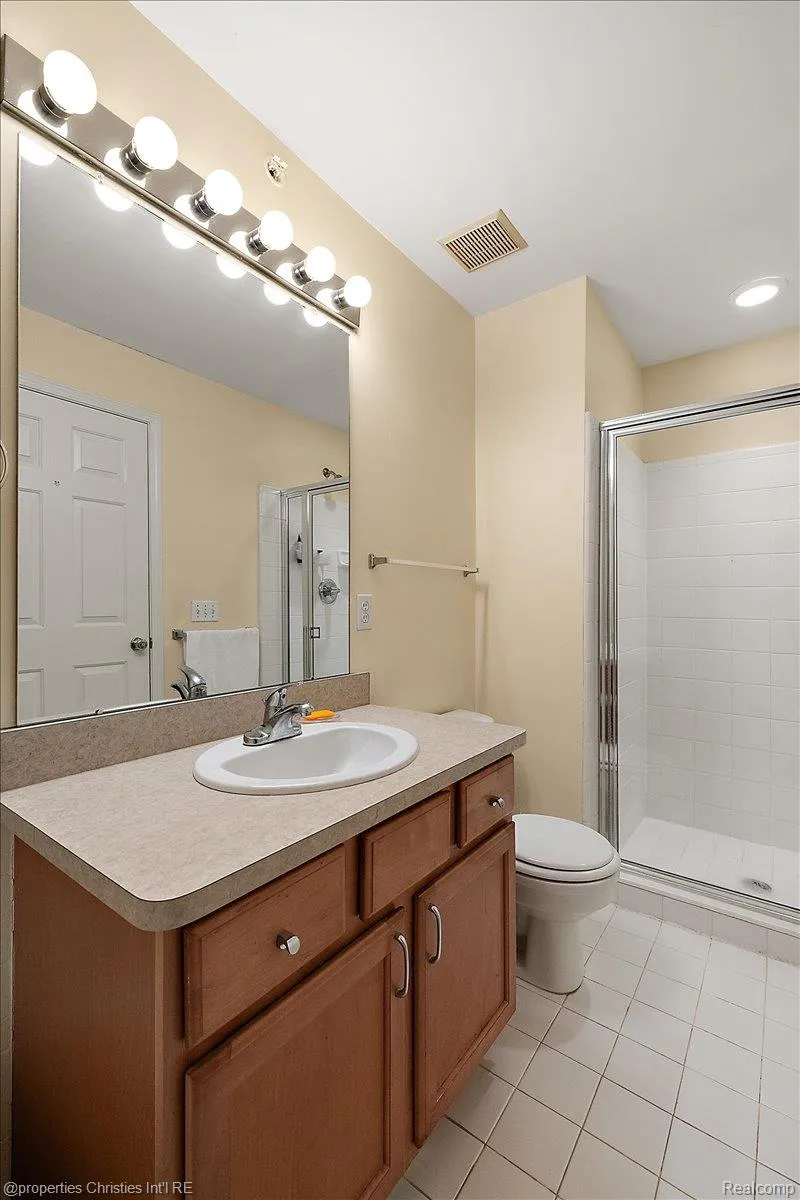 1466 Ashford Court Troy City, MI 48084