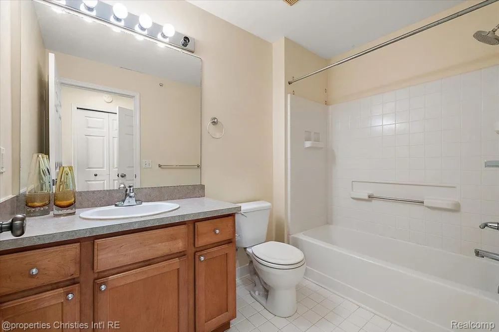 1466 Ashford Court Troy City, MI 48084