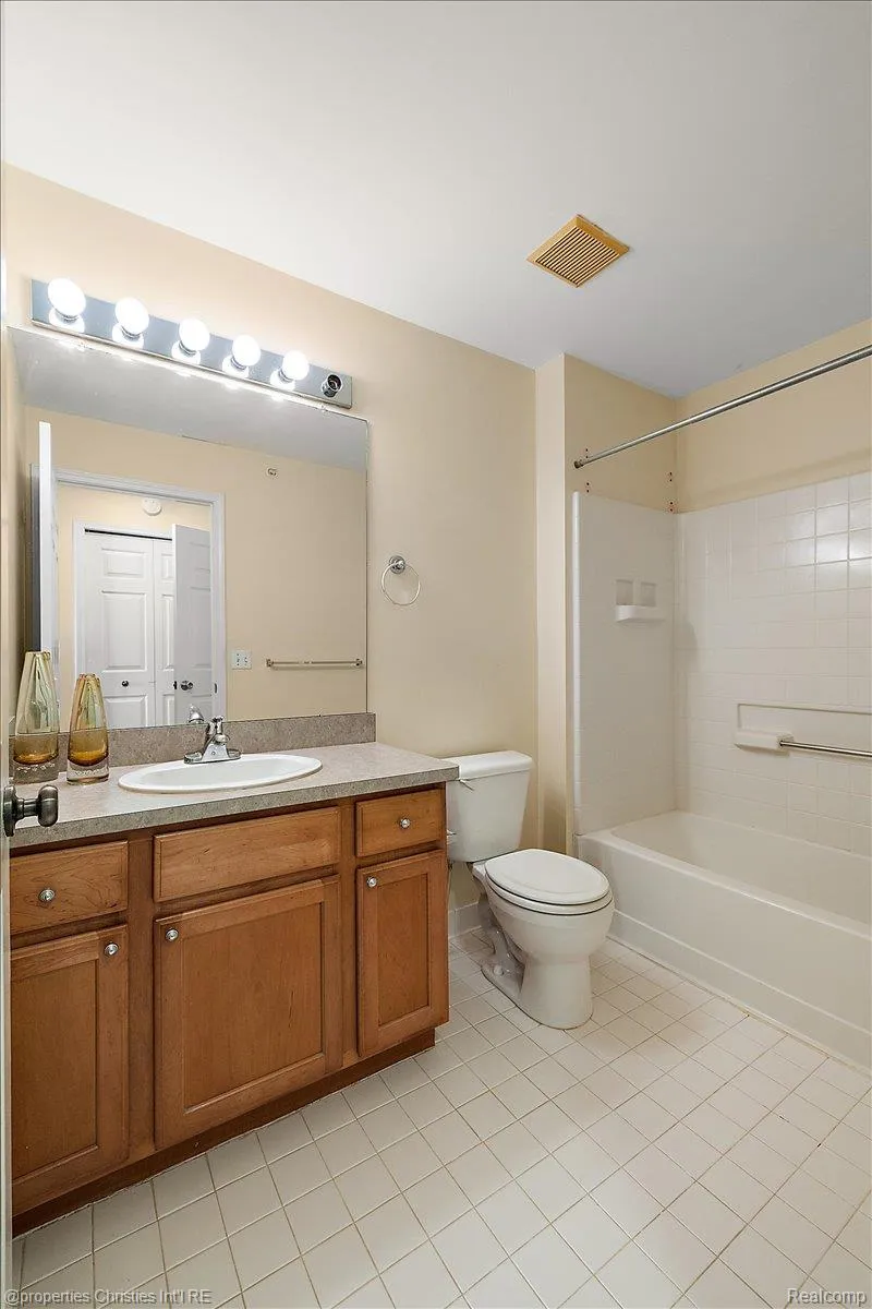 1466 Ashford Court Troy City, MI 48084