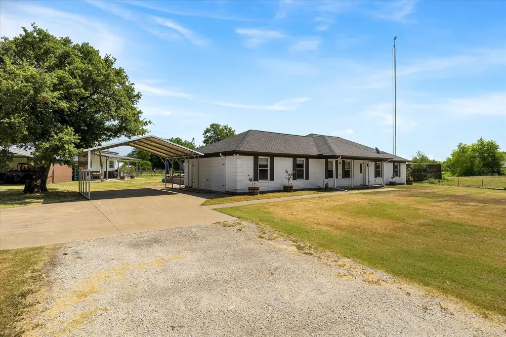 5848 County Road 283 Kaufman, TX 75142