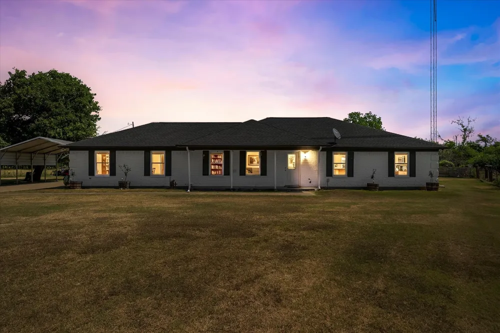 5848 County Road 283 Kaufman, TX 75142