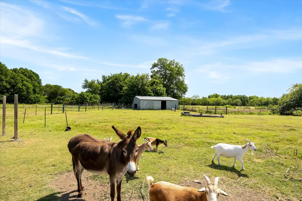 5848 County Road 283 Kaufman, TX 75142