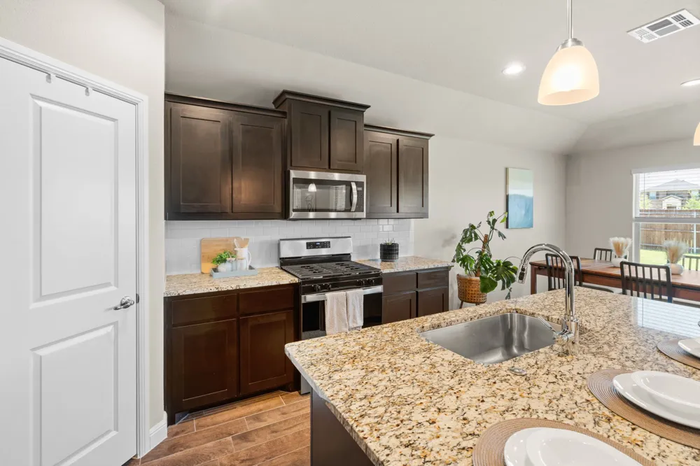 1338 Rolling Meadows Drive Cedar Hill, TX 75104