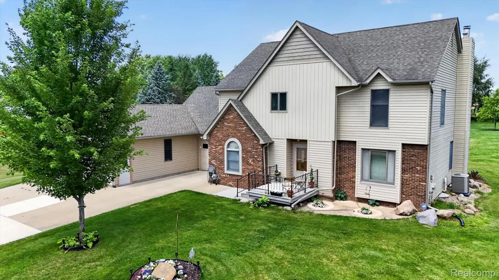 6888 Slawski Drive Handy Township, MI 48836