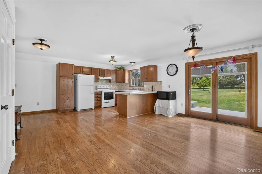 6888 Slawski Drive Handy Township, MI 48836