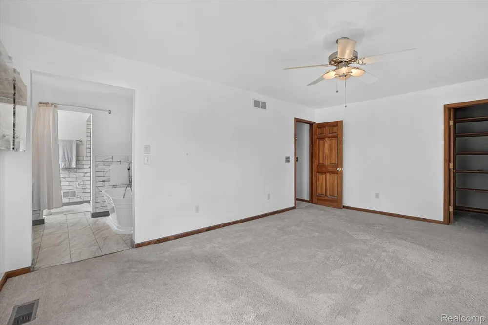 6888 Slawski Drive Handy Township, MI 48836