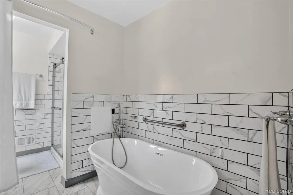 6888 Slawski Drive Handy Township, MI 48836