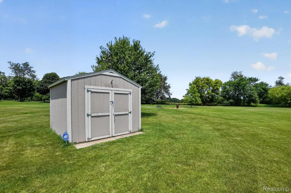6888 Slawski Drive Handy Township, MI 48836