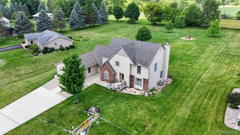 6888 Slawski Drive Handy Township, MI 48836