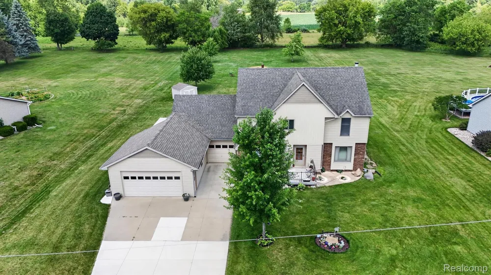 6888 Slawski Drive Handy Township, MI 48836