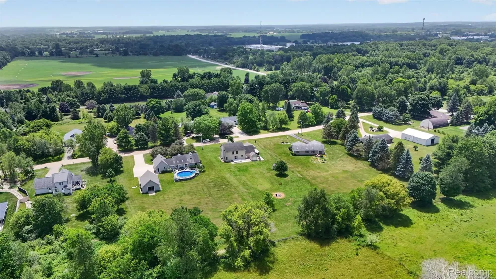 6888 Slawski Drive Handy Township, MI 48836