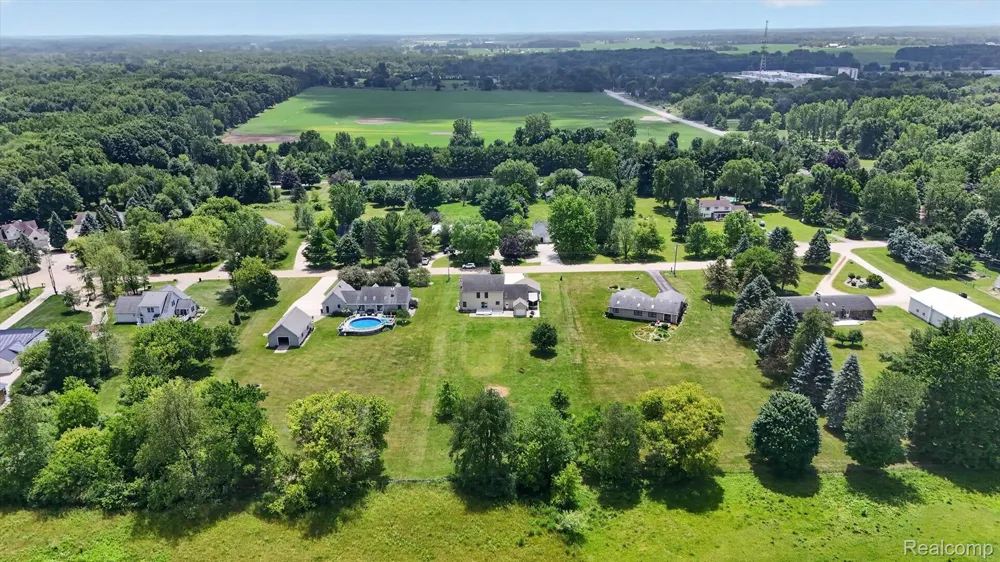6888 Slawski Drive Handy Township, MI 48836