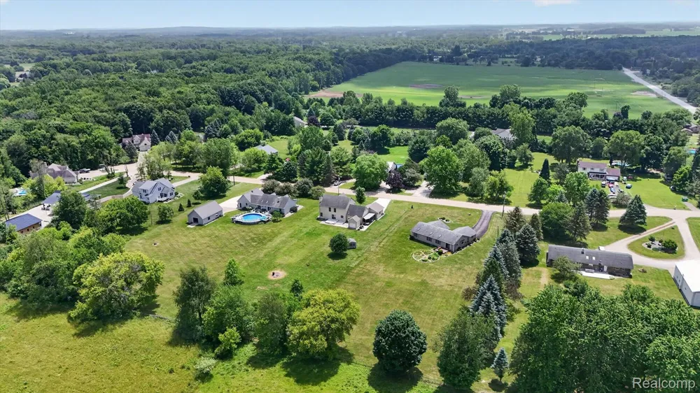 6888 Slawski Drive Handy Township, MI 48836