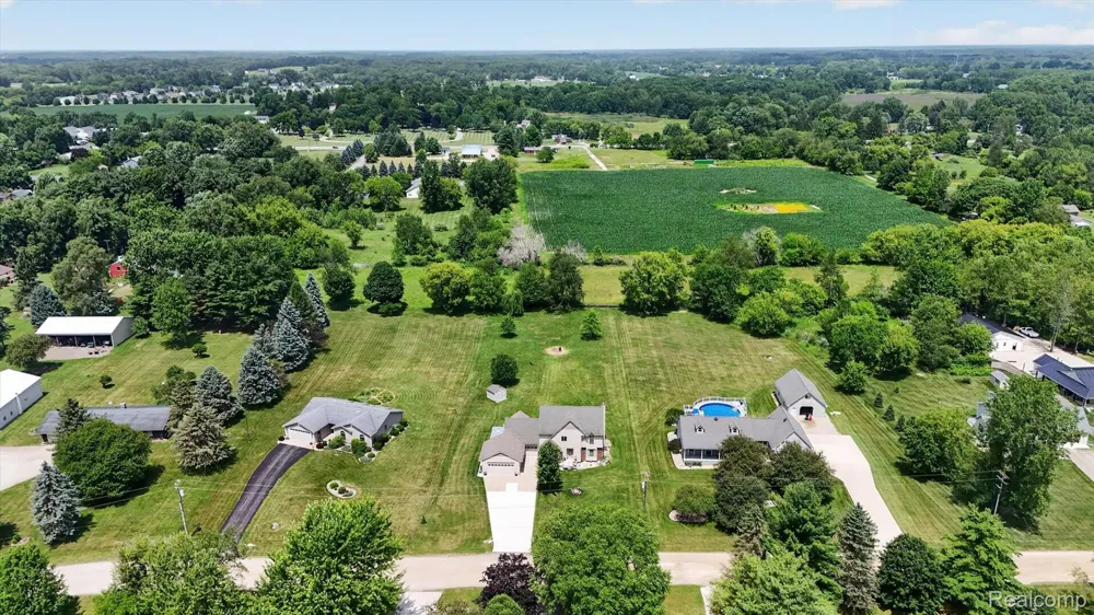 6888 Slawski Drive Handy Township, MI 48836