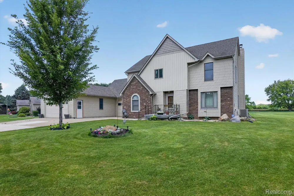 6888 Slawski Drive Handy Township, MI 48836