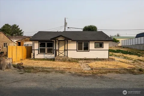 213 W Kelso Avenue