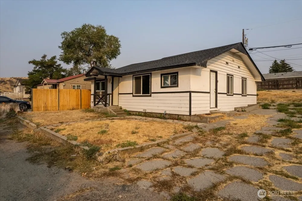213 W Kelso Avenue Electric City, WA 99123