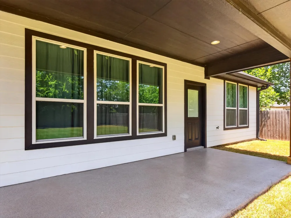 902 Main Street Tioga, TX 76271