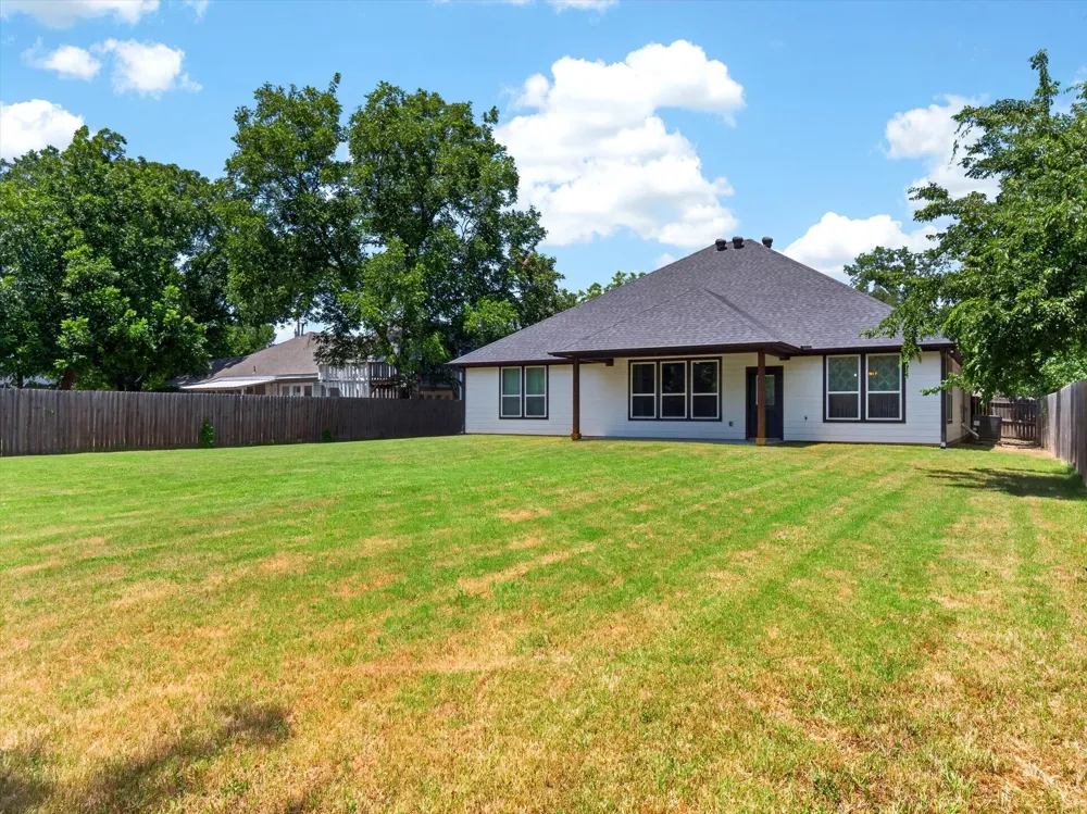 902 Main Street Tioga, TX 76271