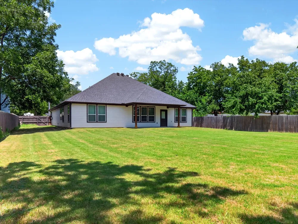 902 Main Street Tioga, TX 76271