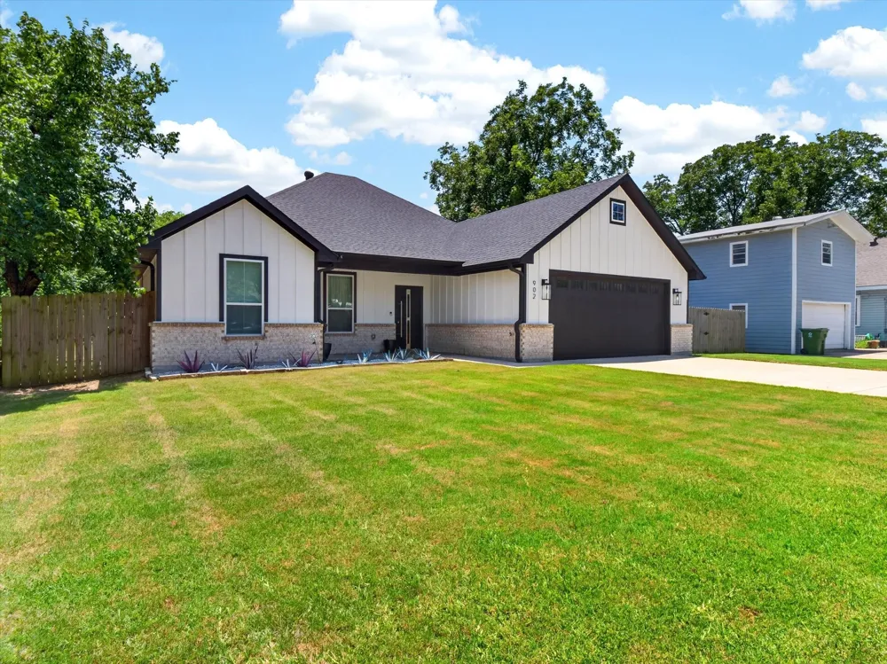 902 Main Street Tioga, TX 76271