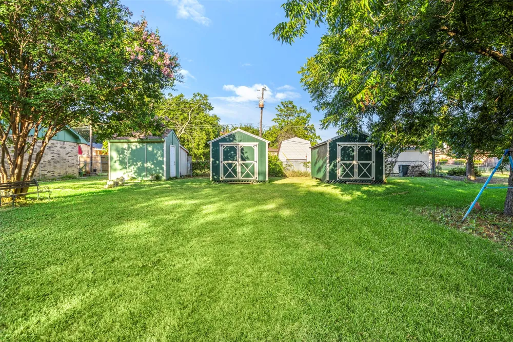 110 Pecan Creek Street Red Oak, TX 75154