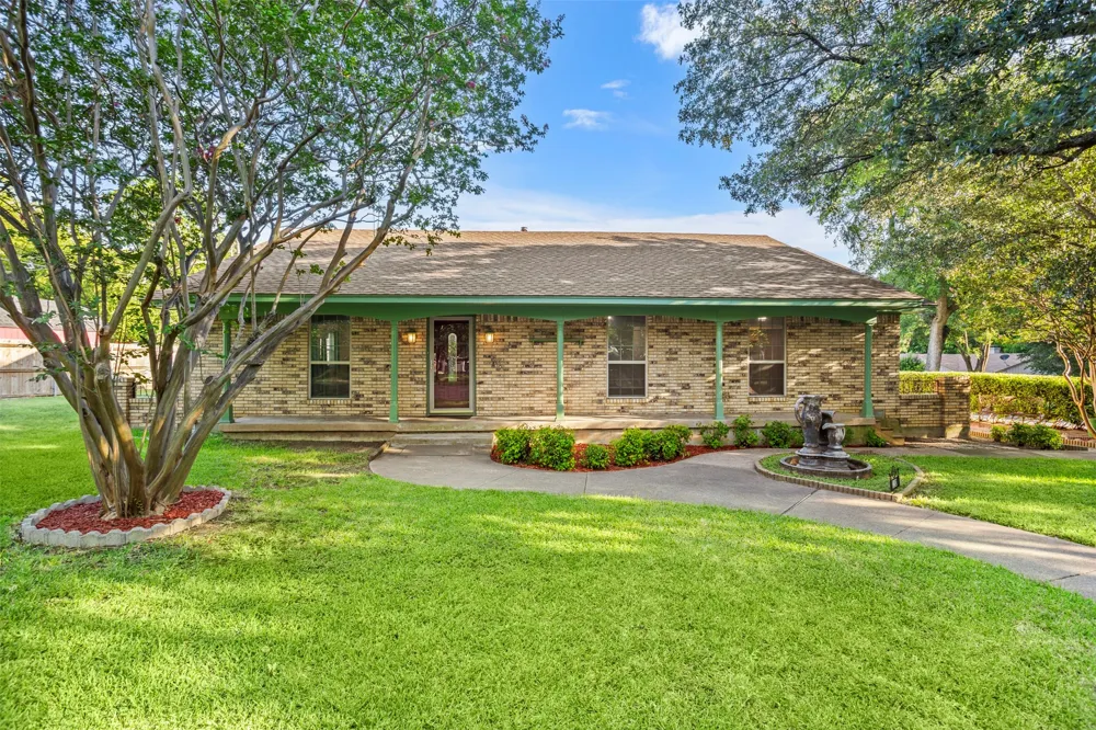 110 Pecan Creek Street Red Oak, TX 75154